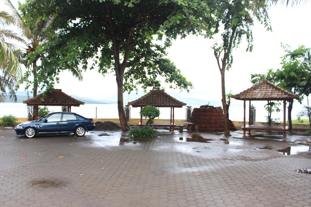 Baru Dua Beach Hotel Banyuwangi  Exterior photo